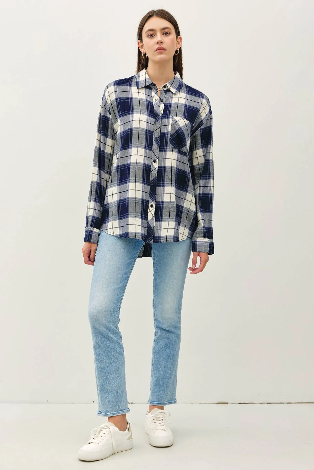 NAVY PLAID FLANNEL LONG SLEEVE BUTTON DOWN SHIRT