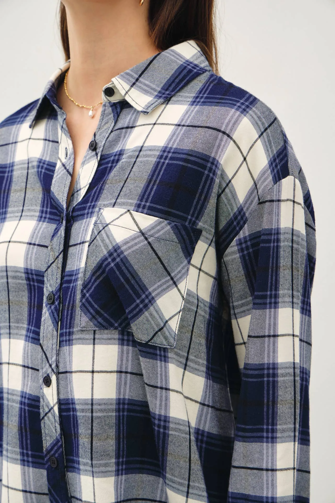 NAVY PLAID FLANNEL LONG SLEEVE BUTTON DOWN SHIRT